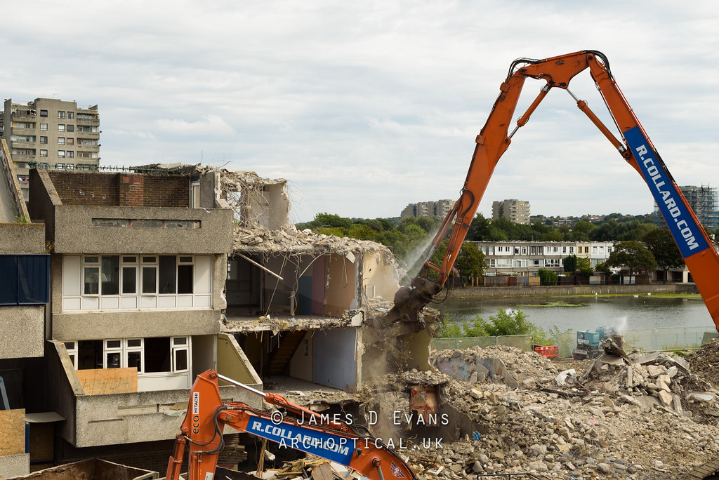 Binsey Walk Demolition, Thamesmead binseywalk thamesmead… Flickr