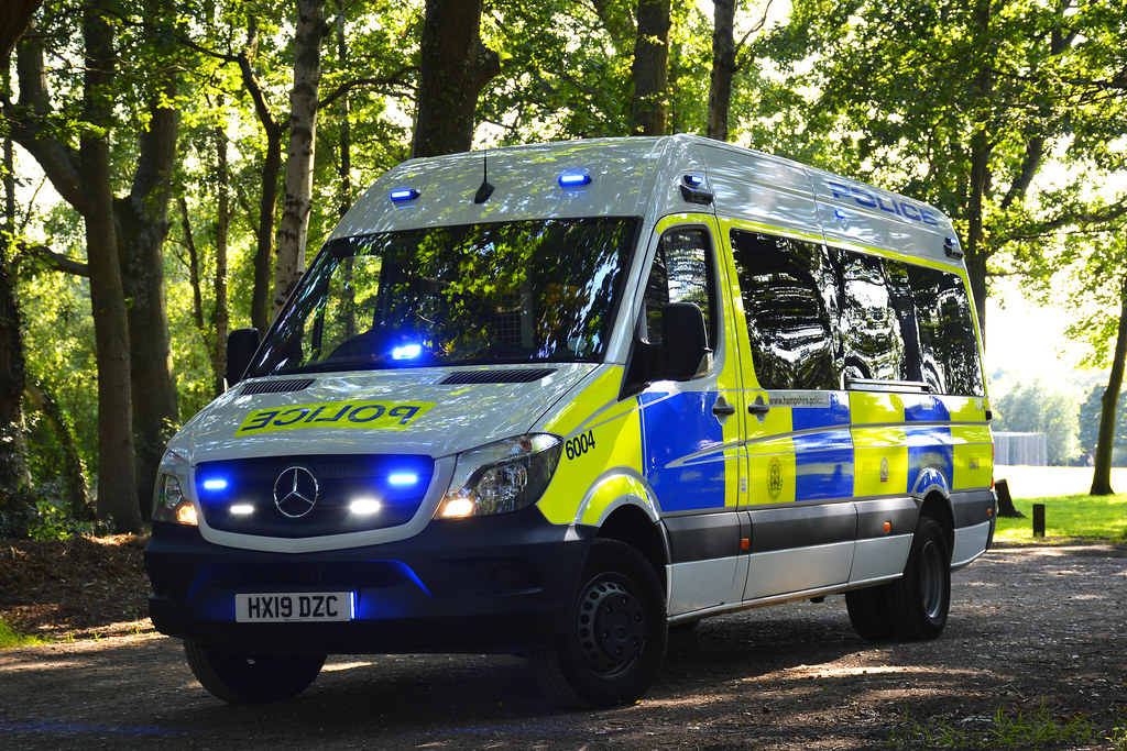 HX19 DZC Hampshire Constabulary Mercedes Sprinter PSU Flee… Flickr
