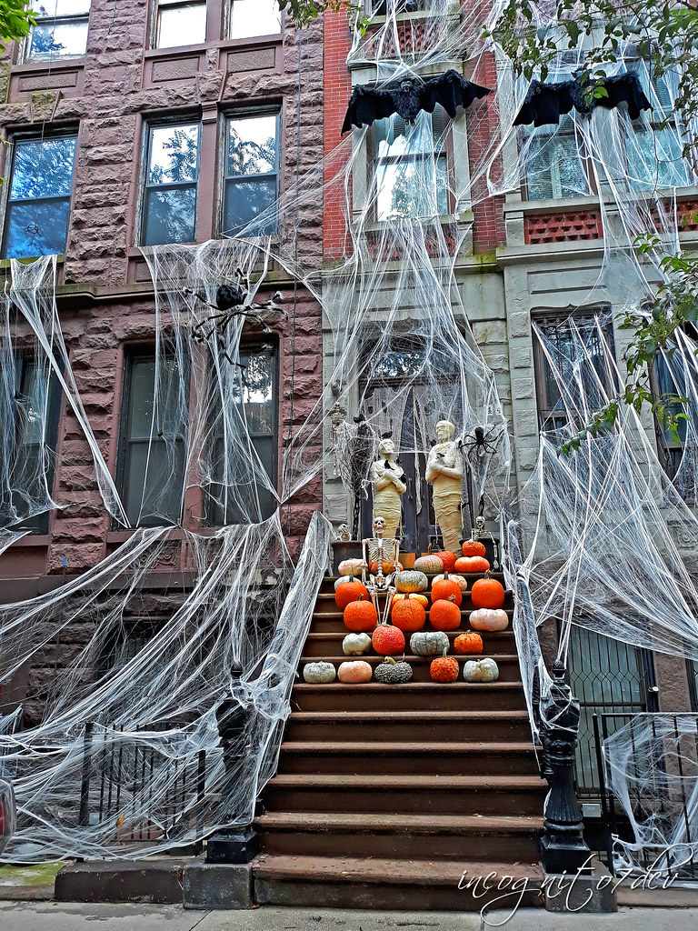 Awesome Halloween Decorations 46 West 94th Street Upper We… Flickr