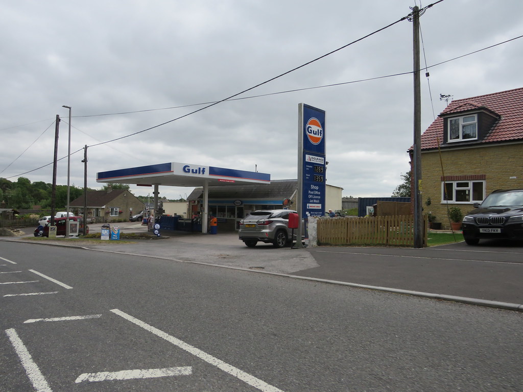 Gulf Garage, Bourton, Dorset 3 New canopy since I … Flickr