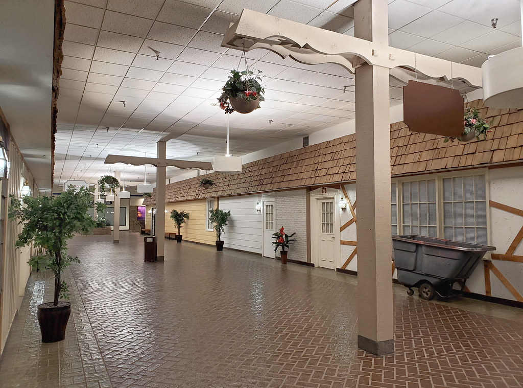 Perinton Square Mall a photo on Flickriver