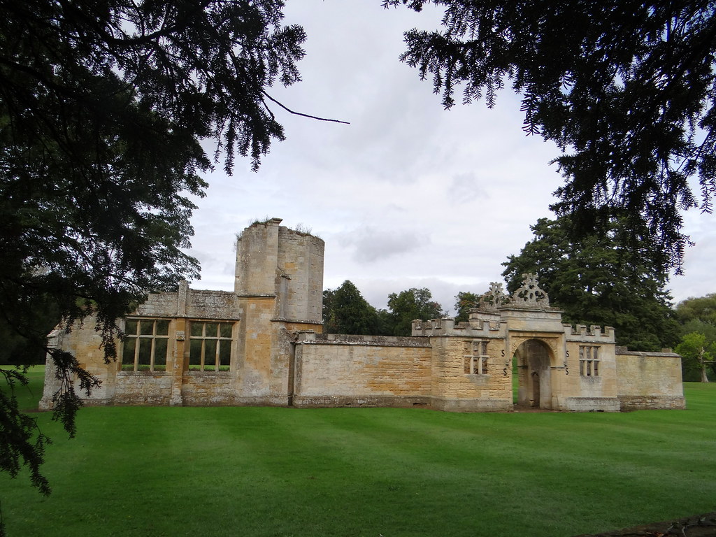Toddington, Gloucestershire To west of church, ruins of Si… Flickr