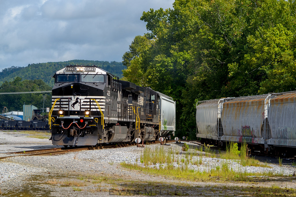 T10 Middlesboro Yard Having just set out a load for Blue D… Flickr