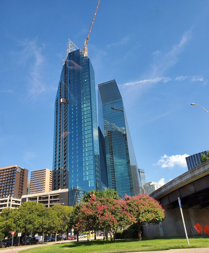 Dallas l AMLI Fountain Place l 562' 46Stories l U/C Page 3