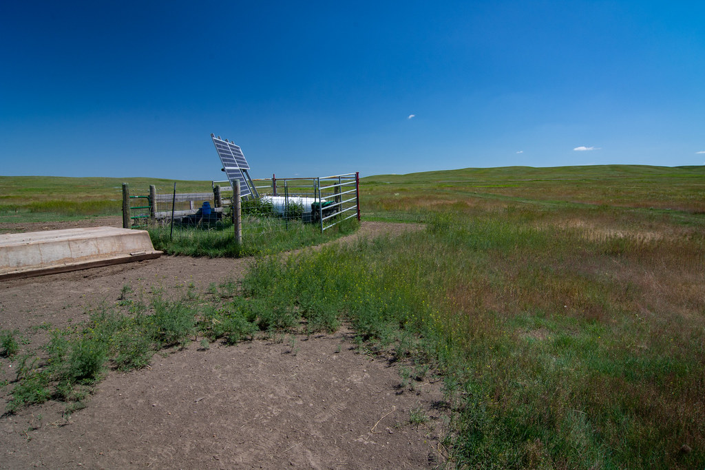 _DSC5439 Stock tanks and stock water pipelines are powered… Flickr