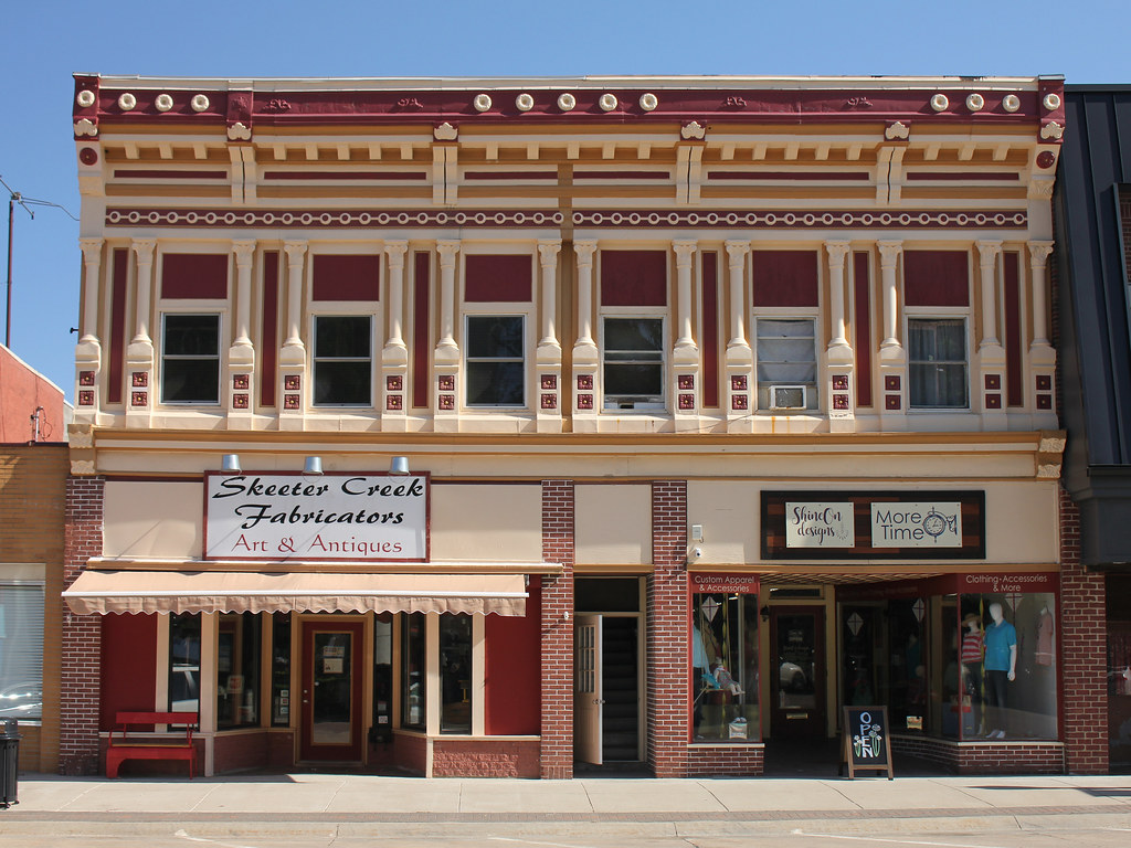 Riley Hall Jefferson, IA Tom McLaughlin Flickr