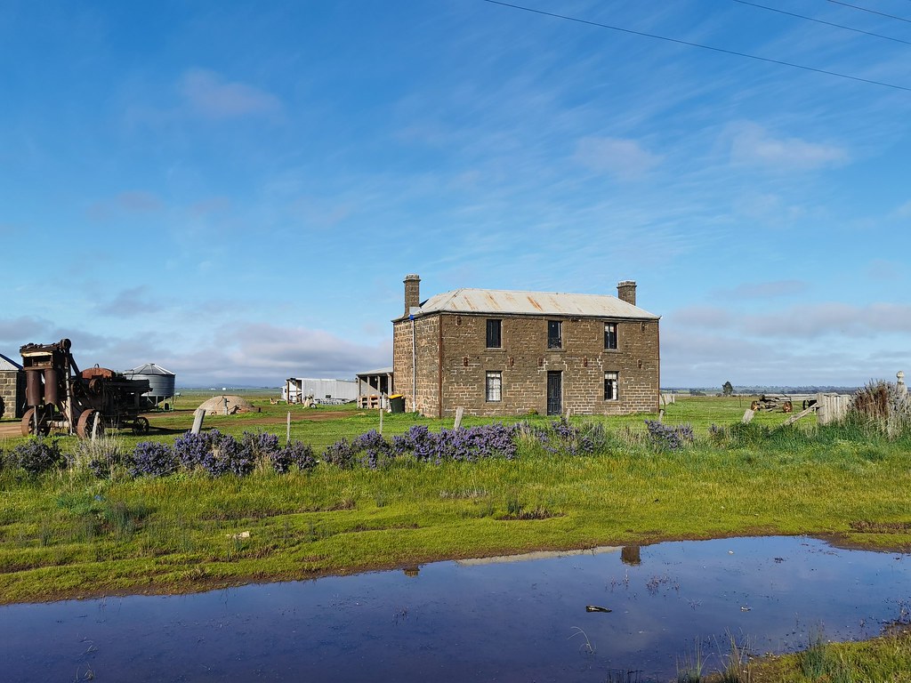 Carisbrook Vic old house near Pyrenees Hwy Michael Cleary Flickr