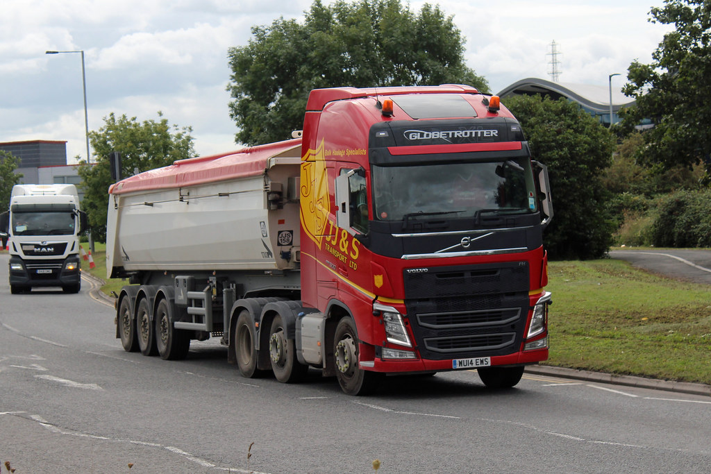 J J & S Transport, Calne WU14 EWS, Volvo FH at Avonmouth Flickr