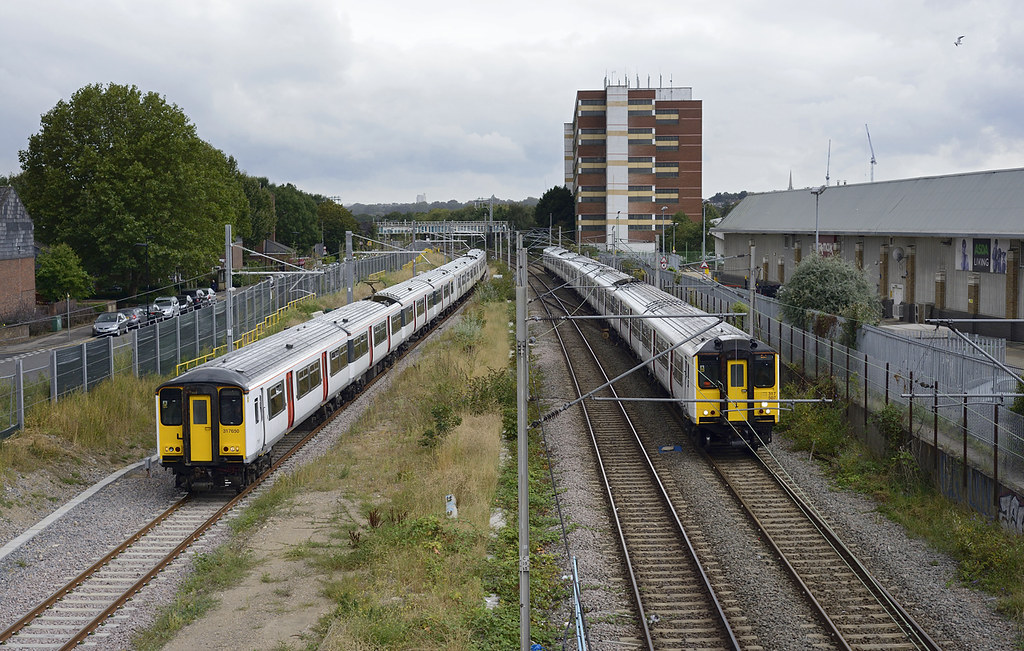 Neck and neck arrivals at Tottenham Hale In the only vague… Flickr