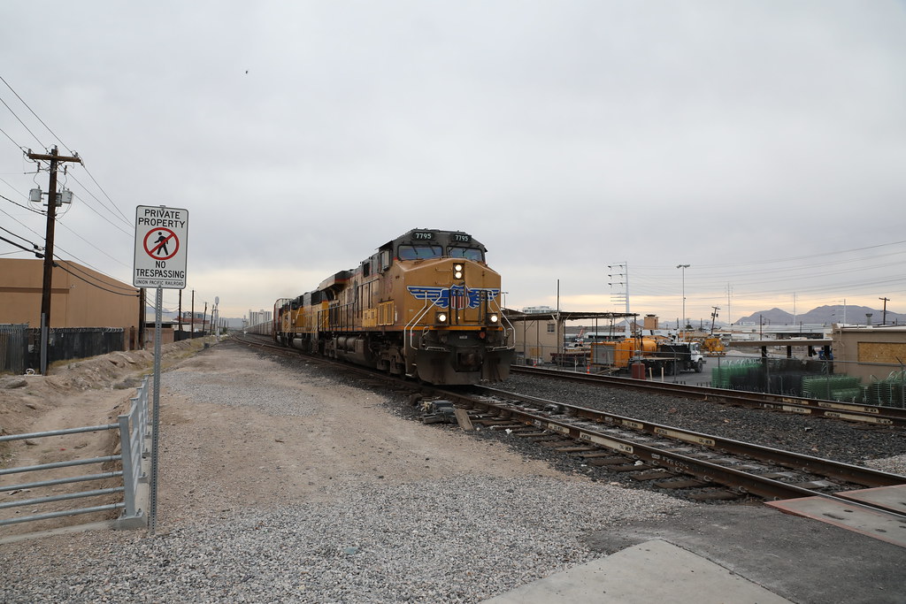 UP 7795 west at Wyoming Avenue to Las Vegas, Spani… Flickr
