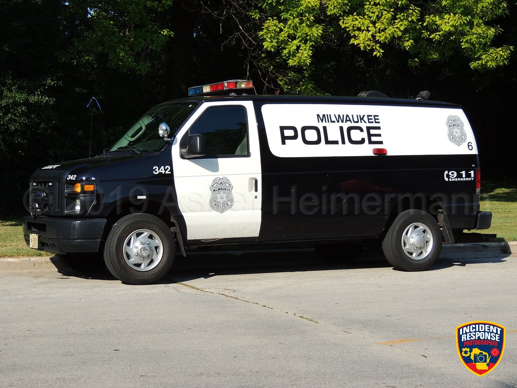 Milwaukee Police Transport Van Milwaukee Police Department… Flickr