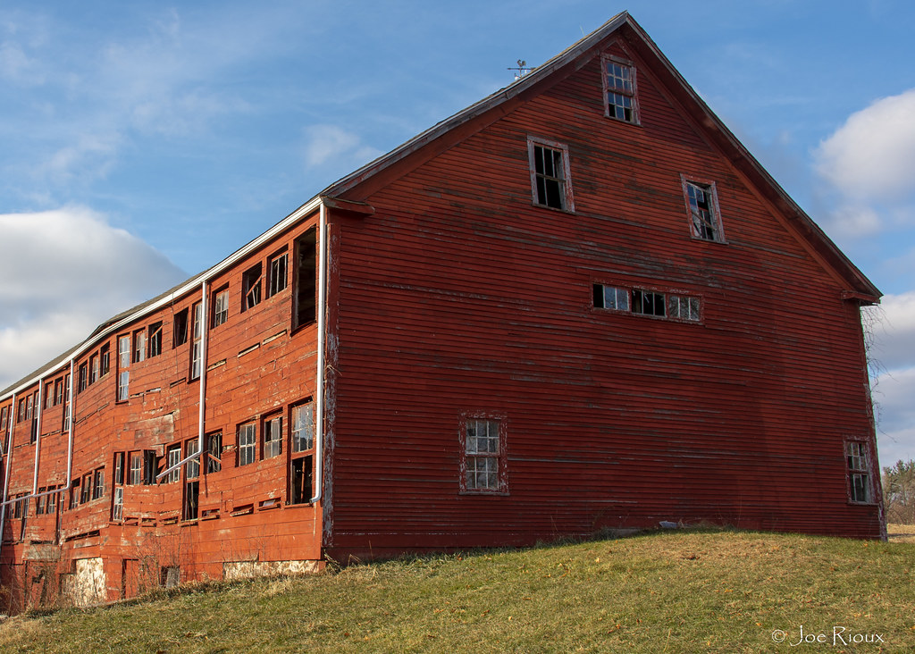 20181209 Crooked Barn, Pine Hill Rd, Hollis NH Flickr