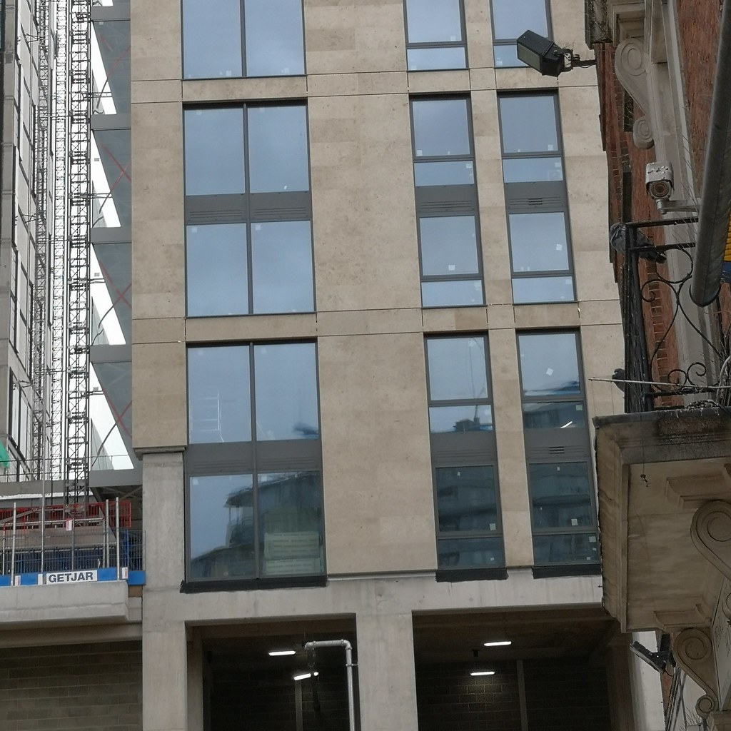 WOKING Victoria Square 116.5m/104.9m/94m 34/30/23 fl T/O Page