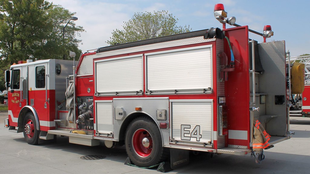 Akron Fire Department Engine 4 Sutphen Akron Fire Departme… Flickr