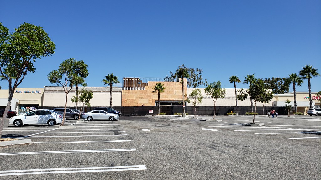 Future Burlington Oceanside, CA Former Toys R Us limontwsprite