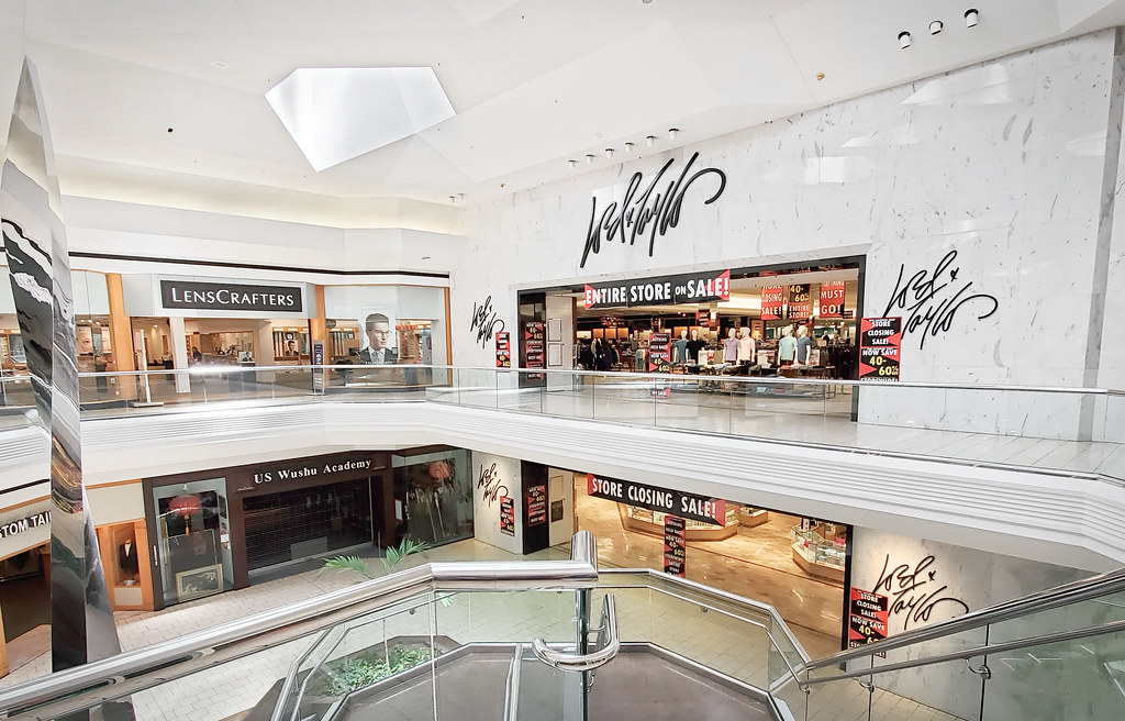 Lord & Taylor Closing at Lakeforest Not a fair Ch… Flickr