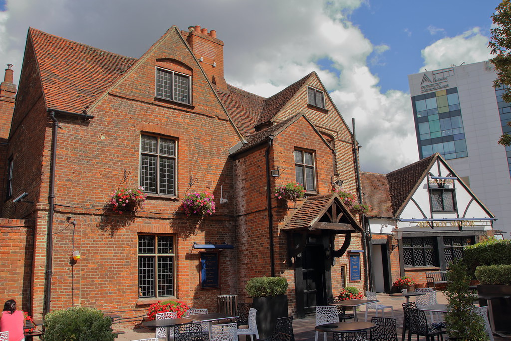 Old Manor, Bracknell. Wetherspoon pub. Peter Anthony Gorman Flickr