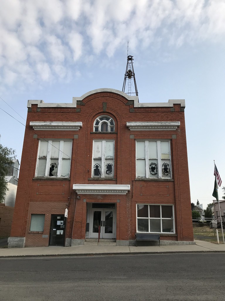 Rosalia WA (7) Art in the painted over windows Becky McCray Flickr