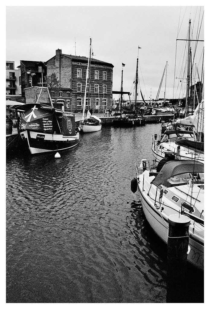 analog Minox 35 GT Ilford XP2 200 ISO Stralsund / Ha… Flickr