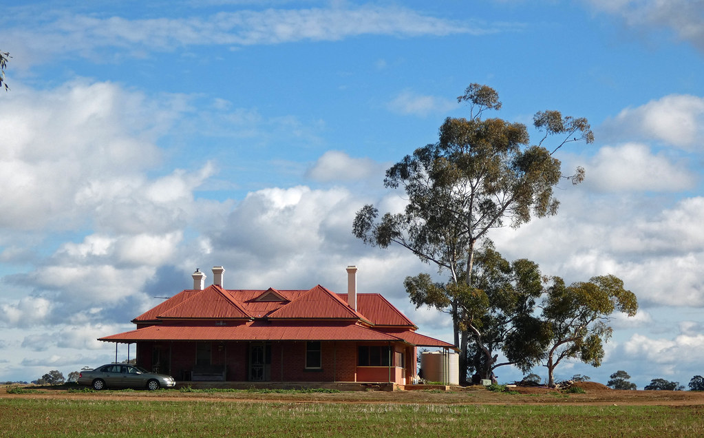 20190603_0346 farm house near Hopefield Riverina Highway. … Flickr