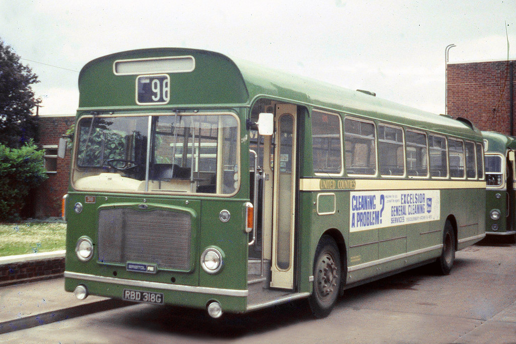 United Counties Omnibus Co . 318 RBD318G . Hitchin Bus Gar… Flickr