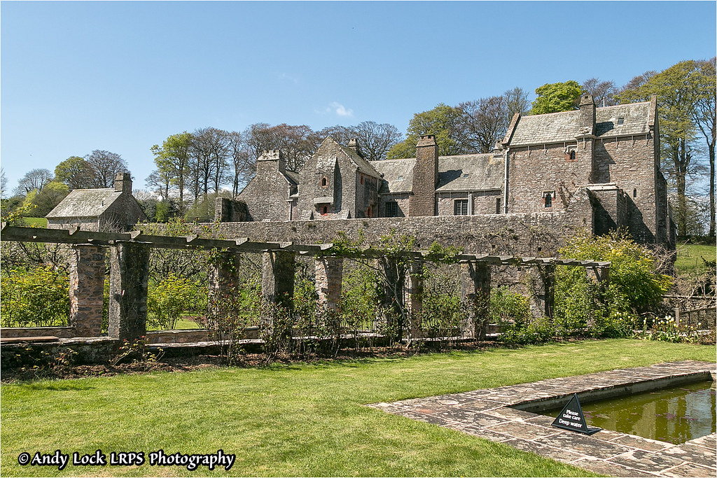 Compton Castle Compton Castle is a fortified manor house i… Flickr
