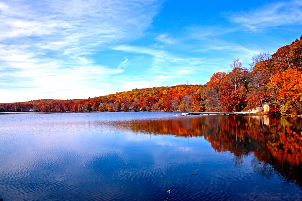 Shongum Lake on a Fall Afternoon This beautiful lake is lo… Flickr