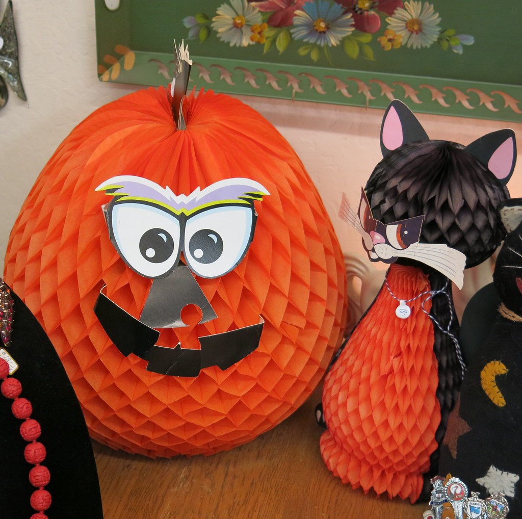 Vintage Halloween Decorations at Antiques Colony… Flickr