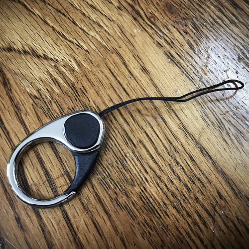 shins blog 304 iPhoneのストラップをどうにかする