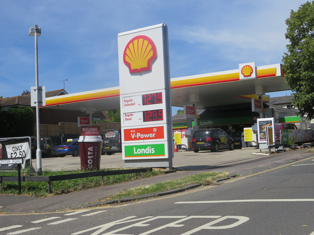 Shell London Road, Burgess Hill, West Sussex This garage… Flickr