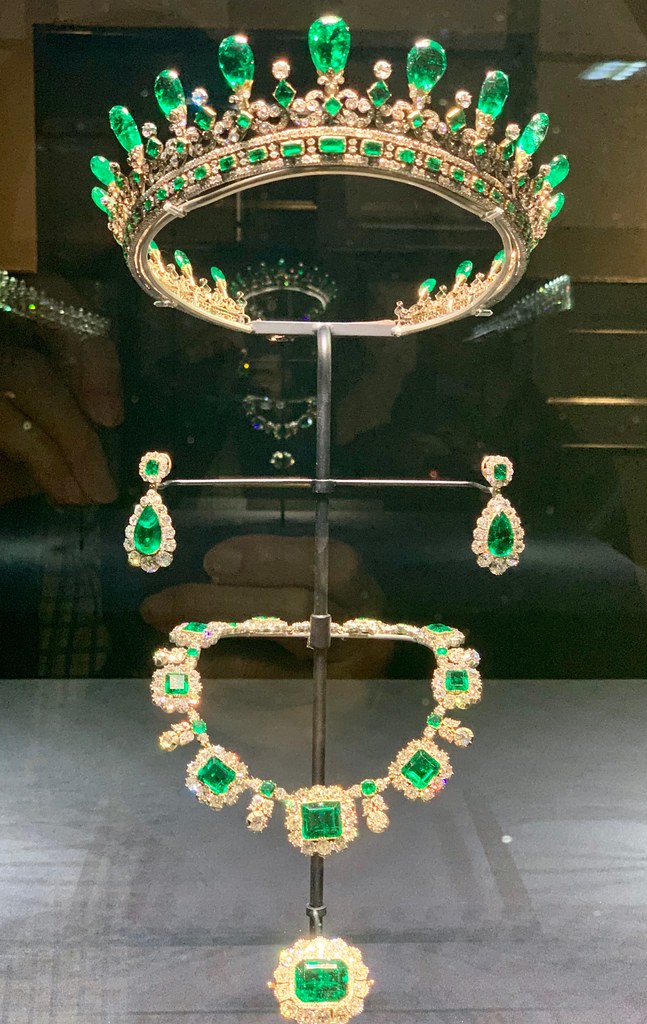 Queen Victoria’s Emerald Tiara, Necklace, Earrings and Bro… Flickr
