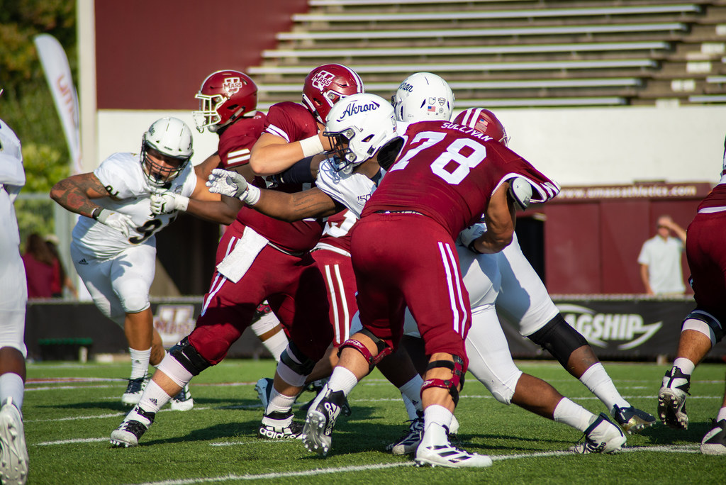 UMass Football vs Akron University of Massachusetts Footba… Flickr