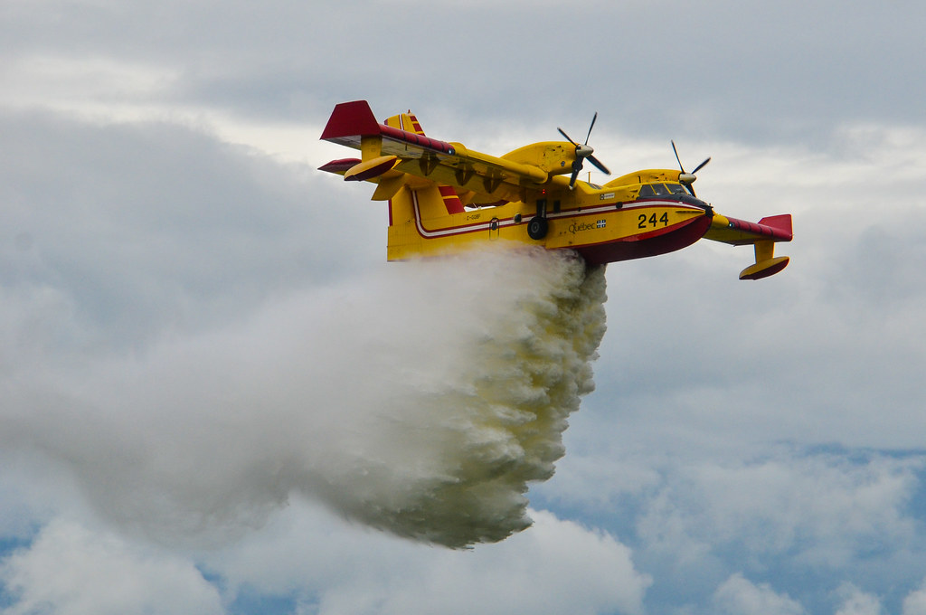 Water Bomber Demo Bombardier CL415 water bomber demonstra… Flickr