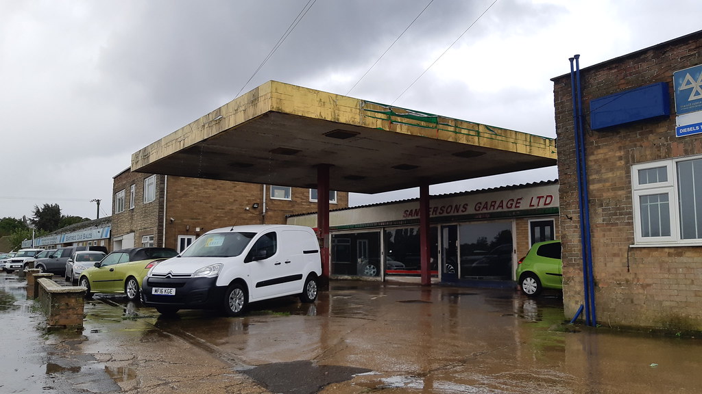 Former ProteusSandersons Garage, High Road, Moulton nr Sp… Flickr