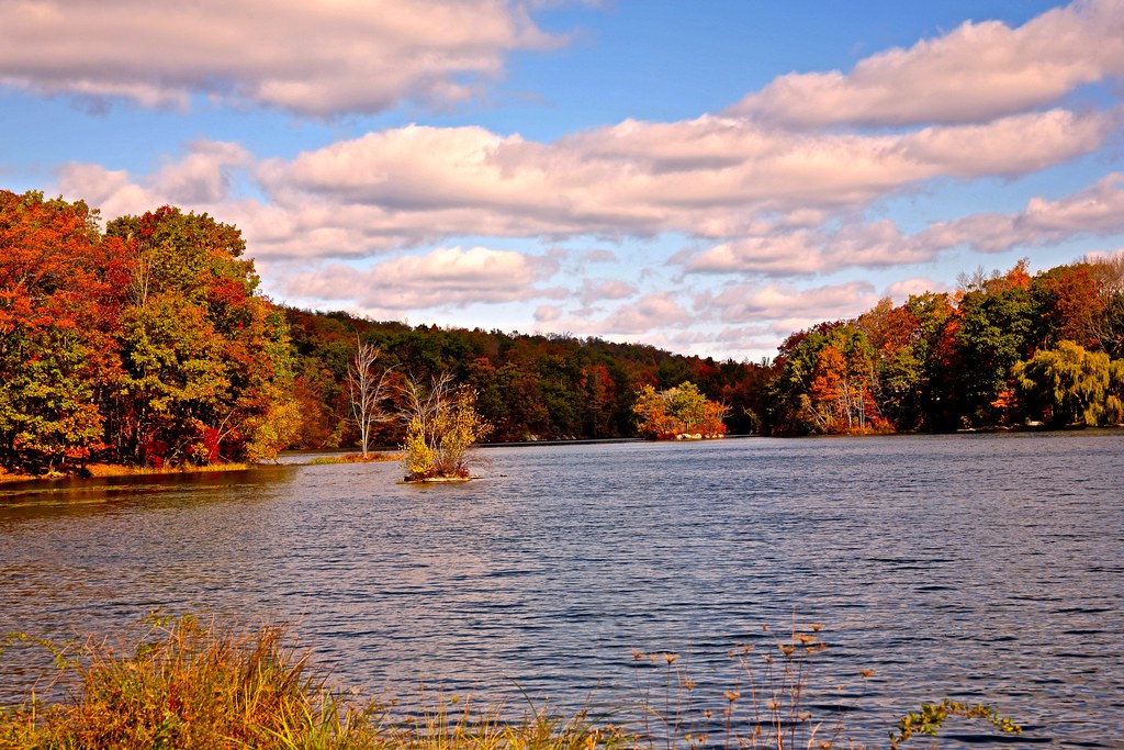 Barry Lake in West Milford, NJ Milford Lake Barry is a pri… Flickr