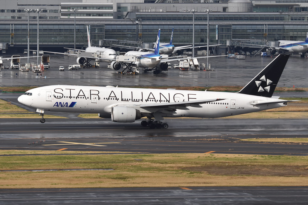 Boeing 777281 ‘JA711A’ All Nippon Airways (Star Alliance livery) a