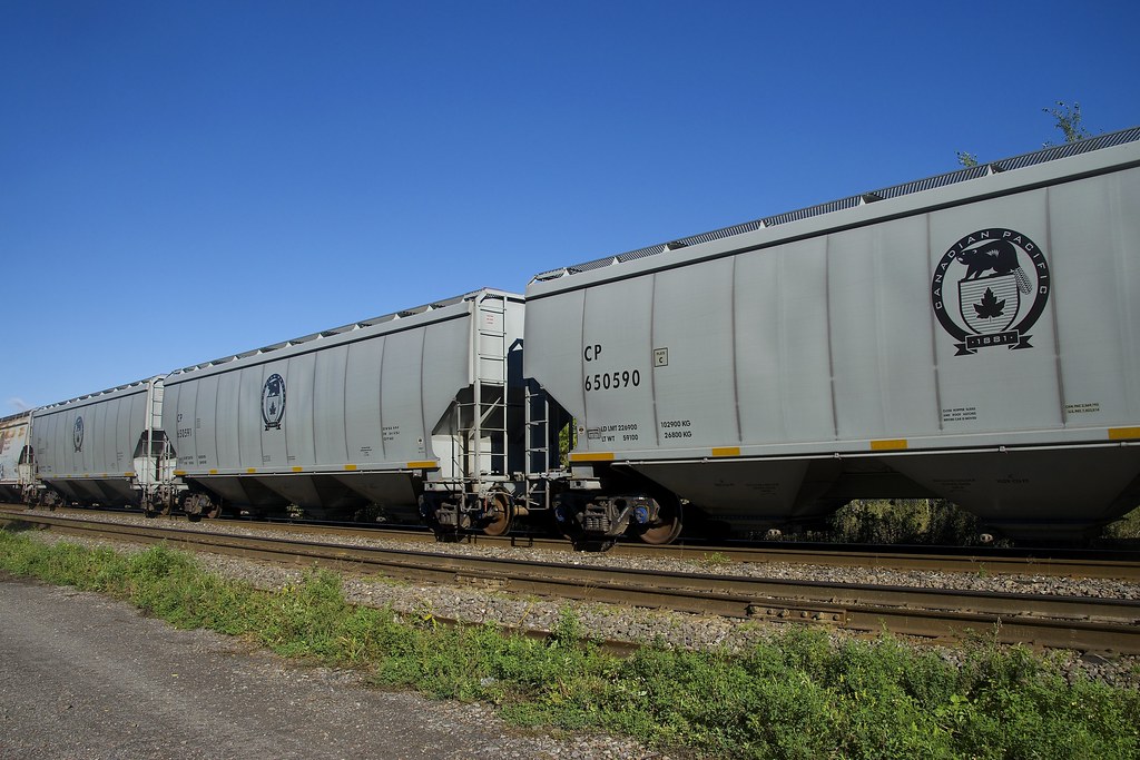 New CP grain cars Loaded CP grain cars are heading towards… Flickr