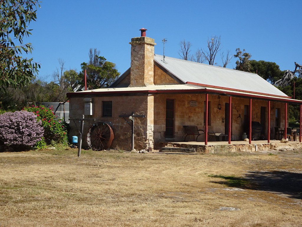 Dutton Bay. The limestone shearer's quarters on Mount Dutt… Flickr