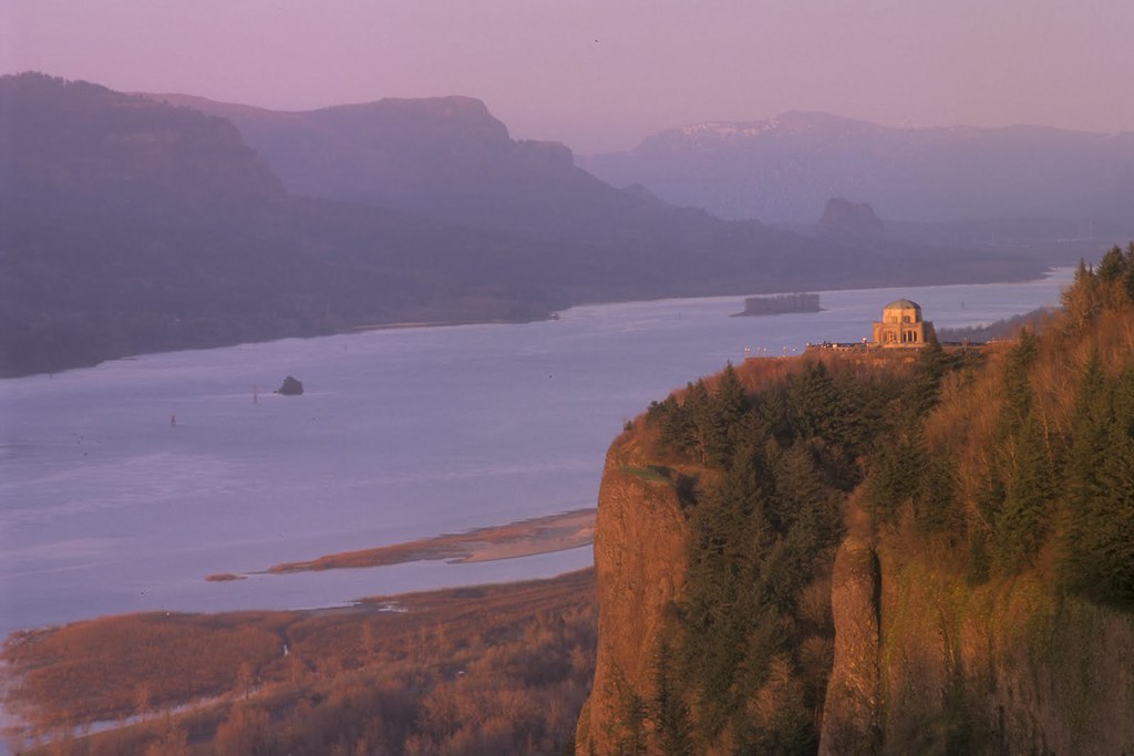 Vista House Columbia River and Crown PointColumbia … Flickr