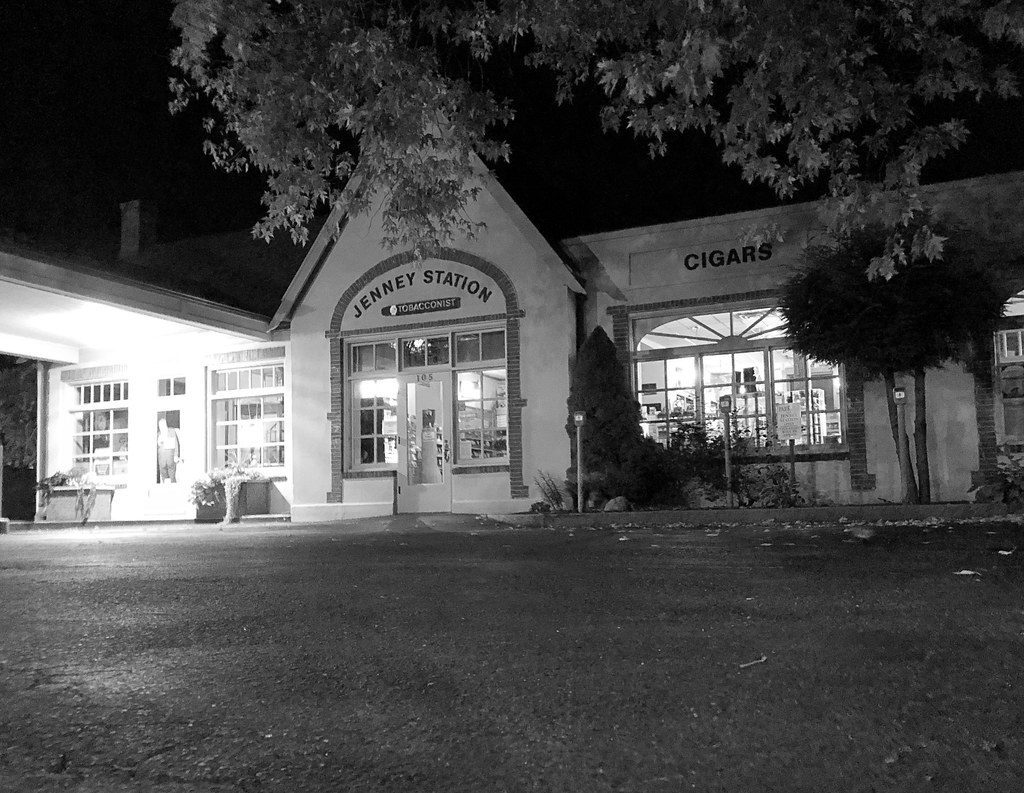 Old Filling Station in Brunswick, Maine. Currently occupie… Flickr