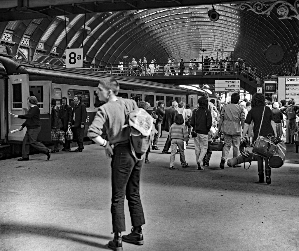 York Station. Platform 8a, York Station. July 1982. Hassel… Flickr