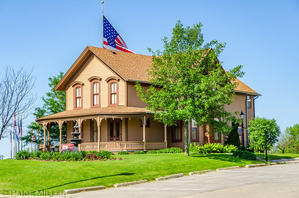 Brooklyn, IA William Manatt house, built 1869; now the Pow… Flickr