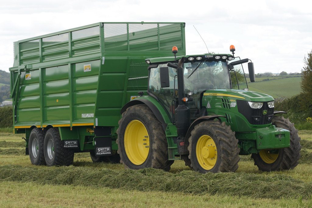 John Deere 6155R Tractor with a Smyth Trailers Supercube Field Master Trailer a photo on