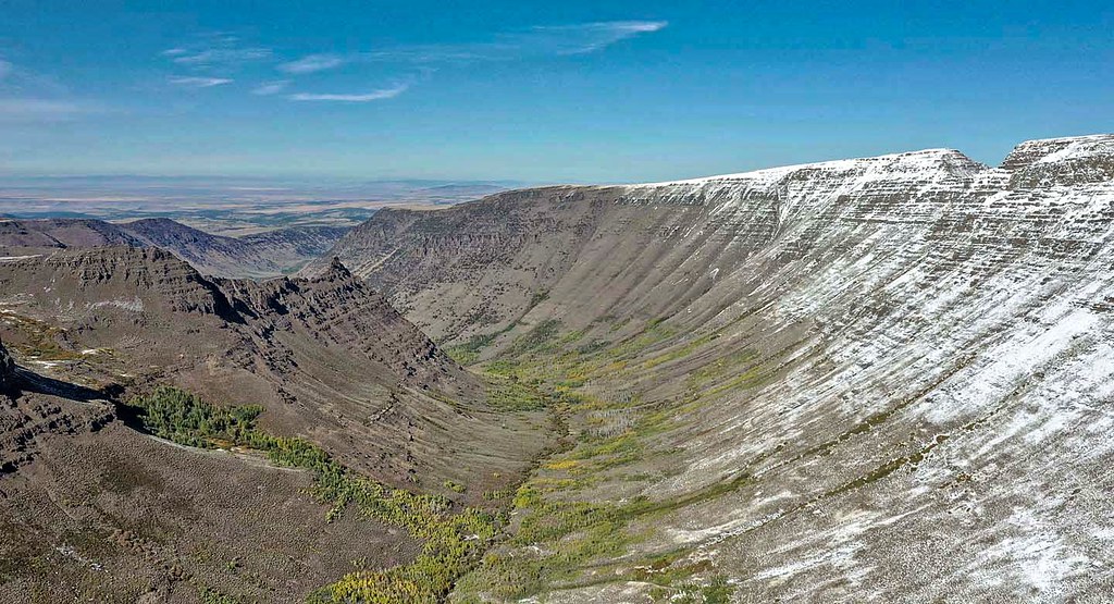 Fall colors, snow on Steens Mountain Snow dusts the top of… Flickr