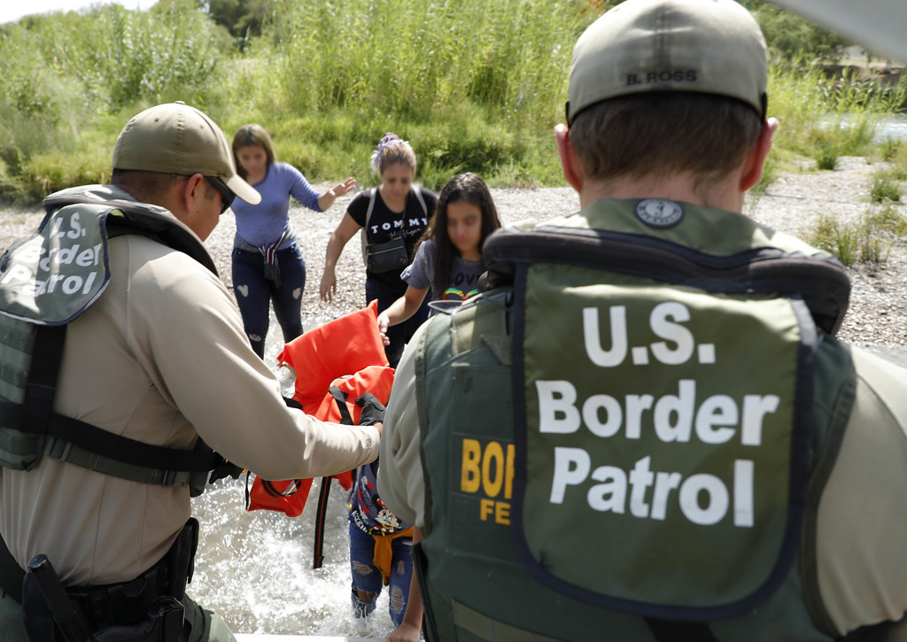 190820HPX8190027 U.S. Border Patrol agents perform a wa… Flickr