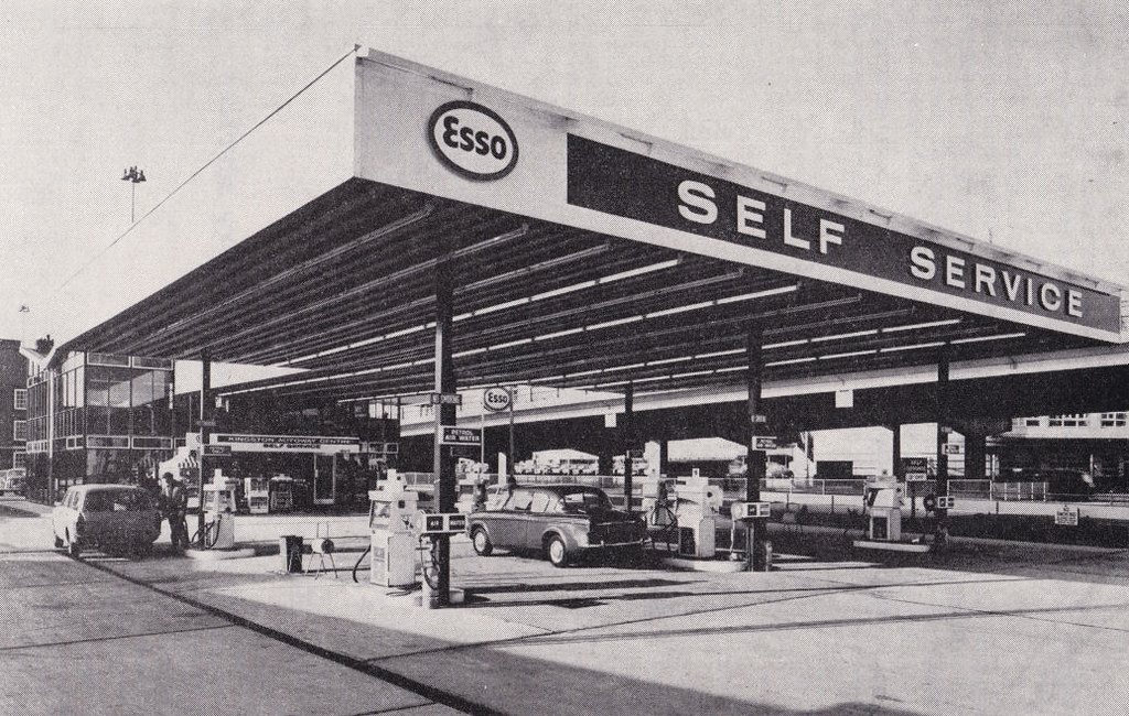 Esso Kingston Autoway Centre, Shannon Corner, New Malden… Flickr