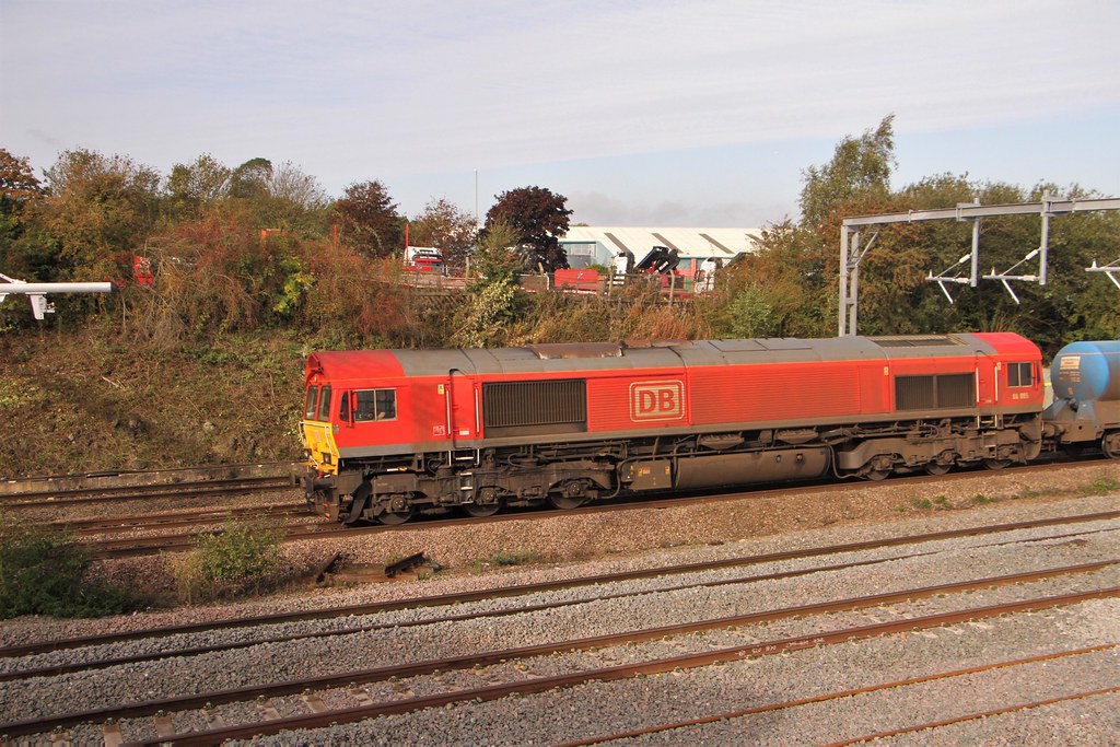 66085 66085 at Finedon Road, Wellingborough working 3J92, … Flickr