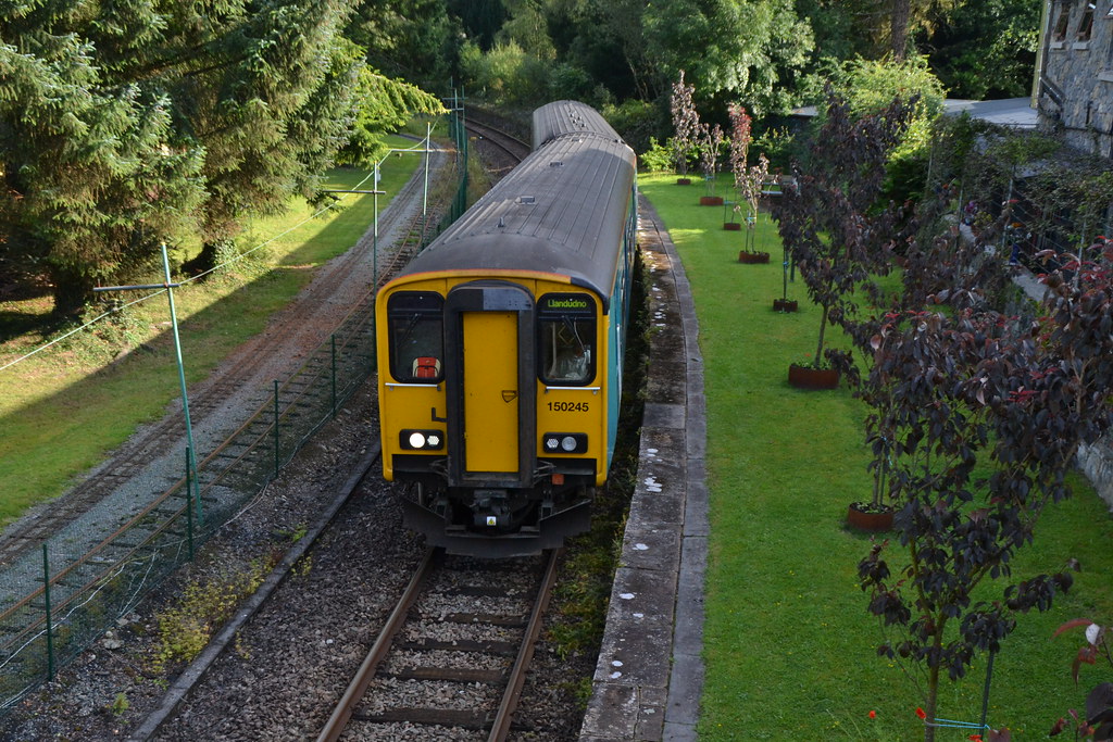 150245 2D15 Blaenau Ffestiniog Llandudno at Betwsy Coed… Flickr