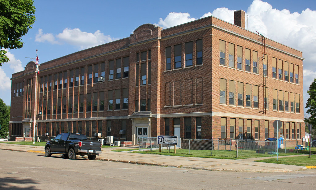 Alta Consolidated School Alta, IA Built in 1919 at a cos… Flickr