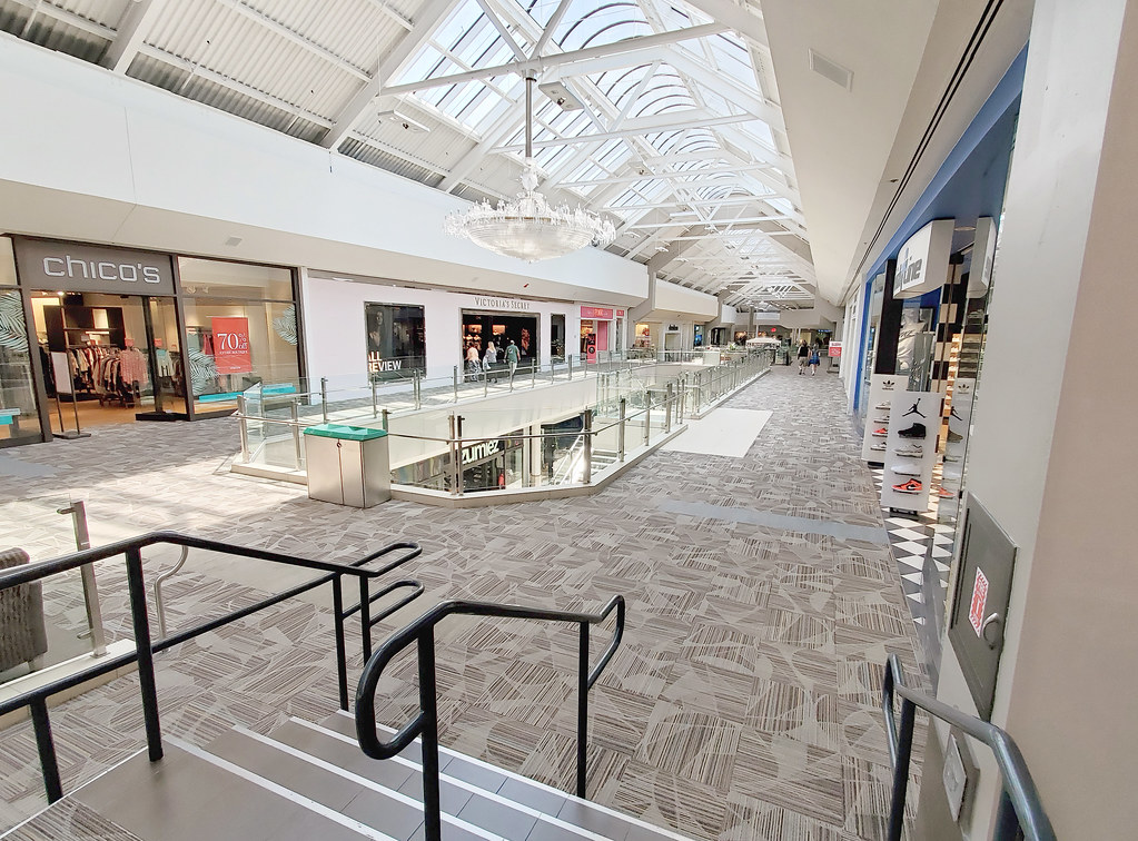 Crystal Mall Waterford, CT The Caldor Rainbow Flickr